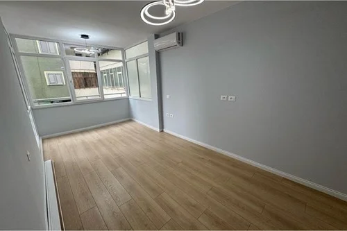 Tirana, appartamento 2+1 in vendita al secondo piano, 93 m², 245.000 € (Via Myslym Shyri)