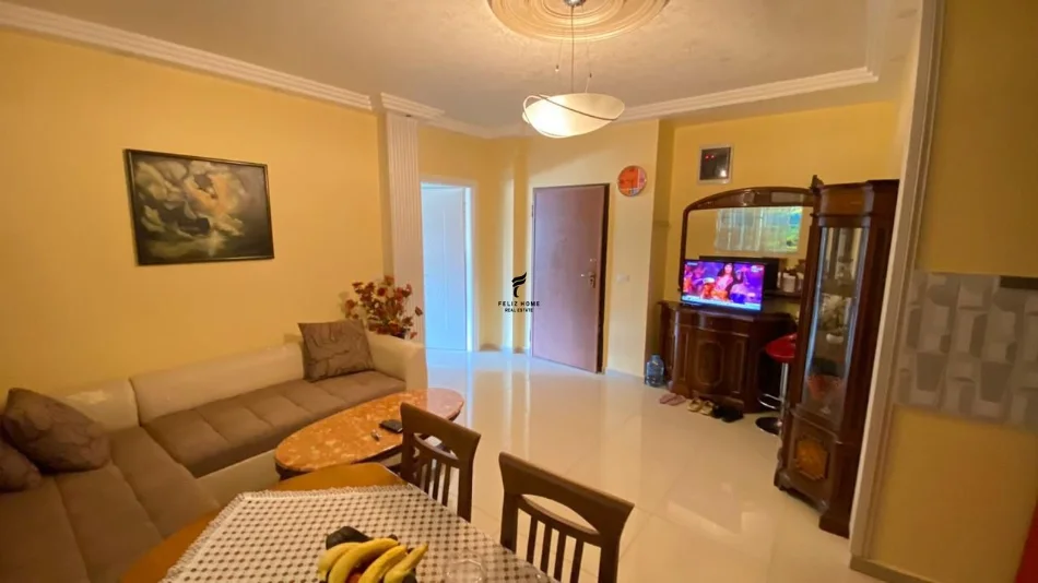 Tirane, affitto appartamento 1+1 al settimo piano, 65 m², 500 € (Centro)