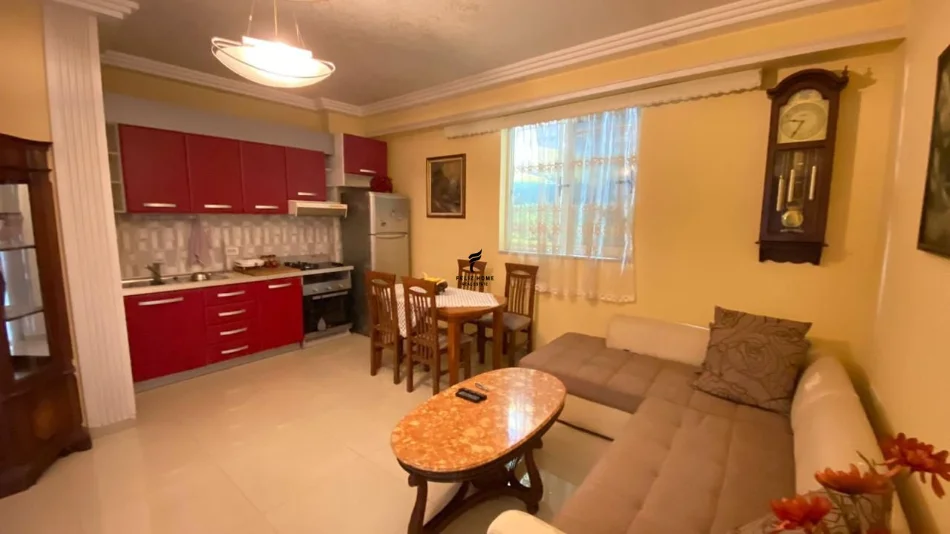 Tirane, affitto appartamento 1+1 al settimo piano, 65 m², 500 € (Centro)