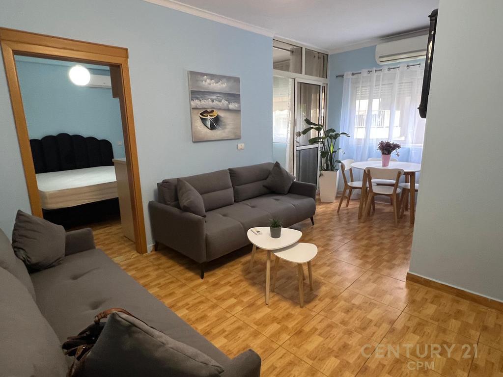 Apartament me qira te rruga Barrikadave