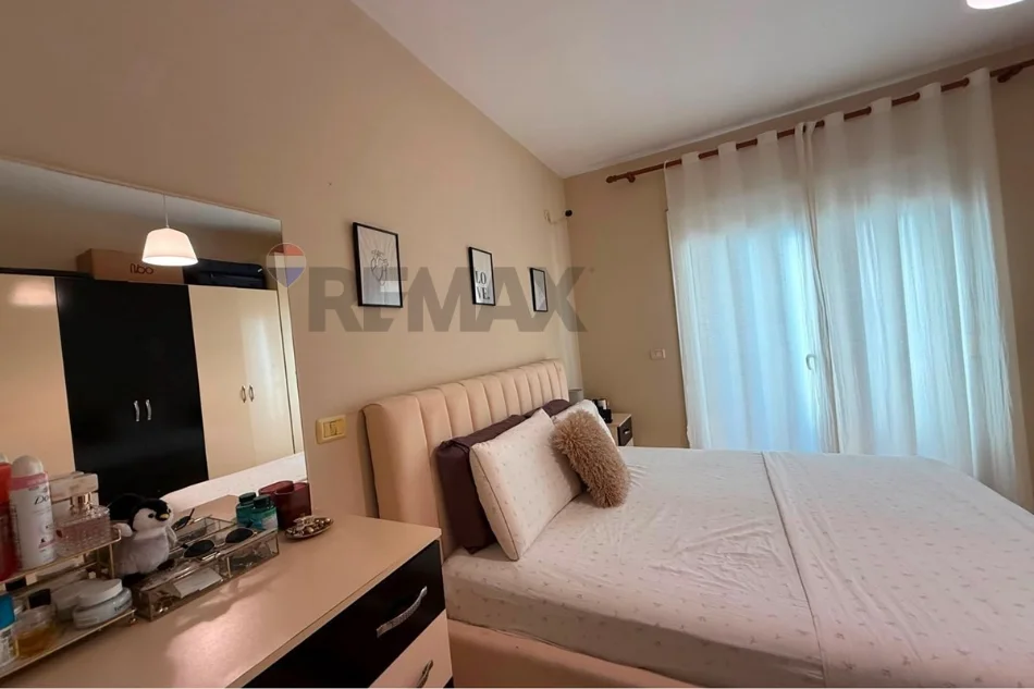 Tirana, affitto appartamento 1+1 al settimo piano, 70 m², 700 € (Via Islam Alla)