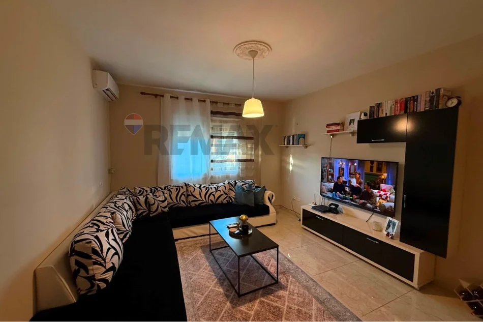 Tirana, affitto appartamento 1+1 al settimo piano, 70 m², 700 € (Via Islam Alla)
