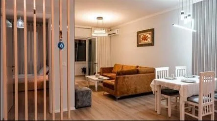Tirane, jepet me qera apartament 2+1+Ballkon Kati 3, 81 m² 1.200 € (BLLOK)