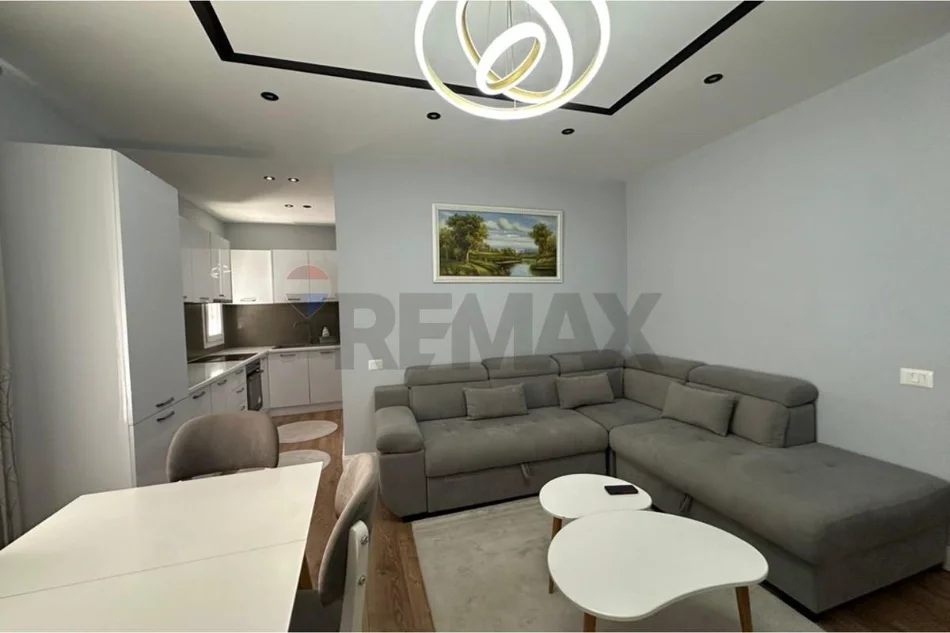 Tirane, jepet me qera apartament 2+1 Kati 2, 85 m² 730 € (Rruga Ndre Mjeda)