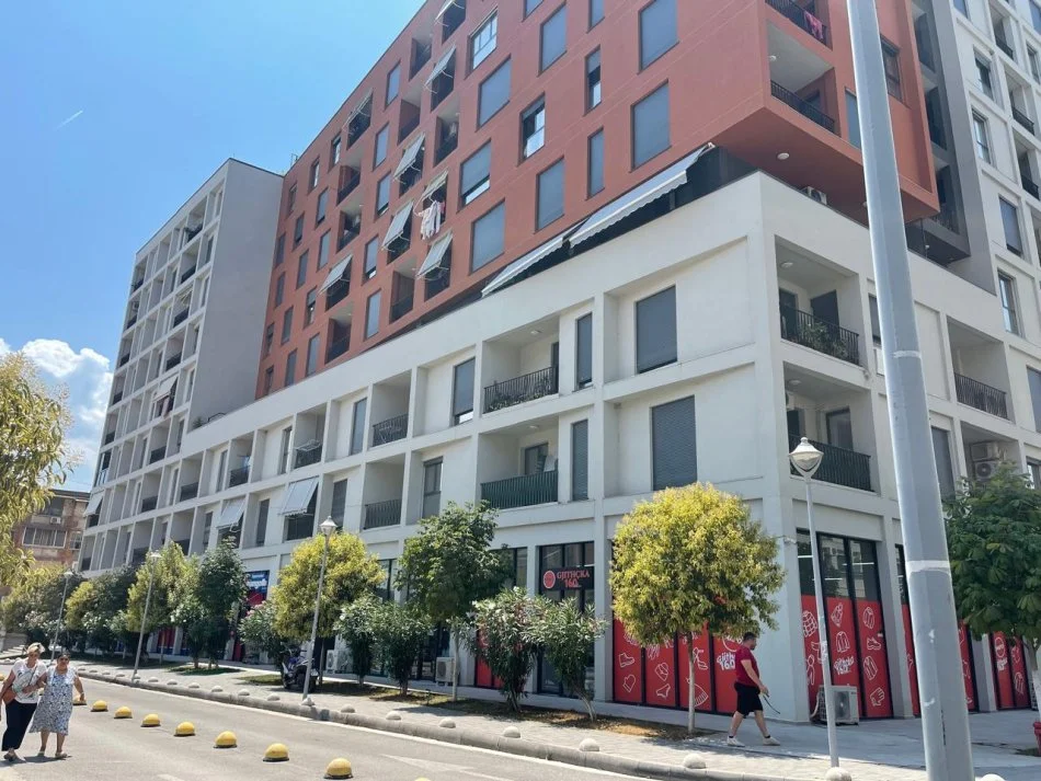 Tirane, Commercial Space for Sale Ground Floor, 176 m² 529,500 € (Rruga Kongresi i Manastirit)