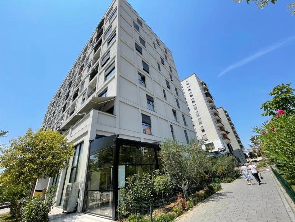 Tirane, Commercial Space for Sale Ground Floor, 176 m² 529,500 € (Rruga Kongresi i Manastirit)