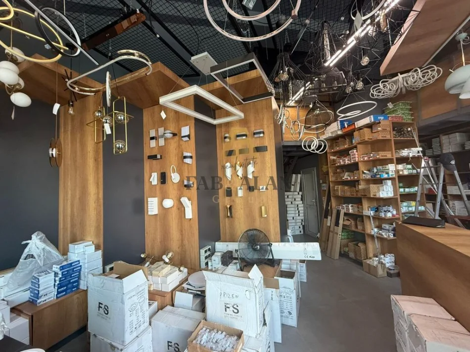Tirane, Commercial Space for Sale, 77 m² 340,000 € (Ali Demi)