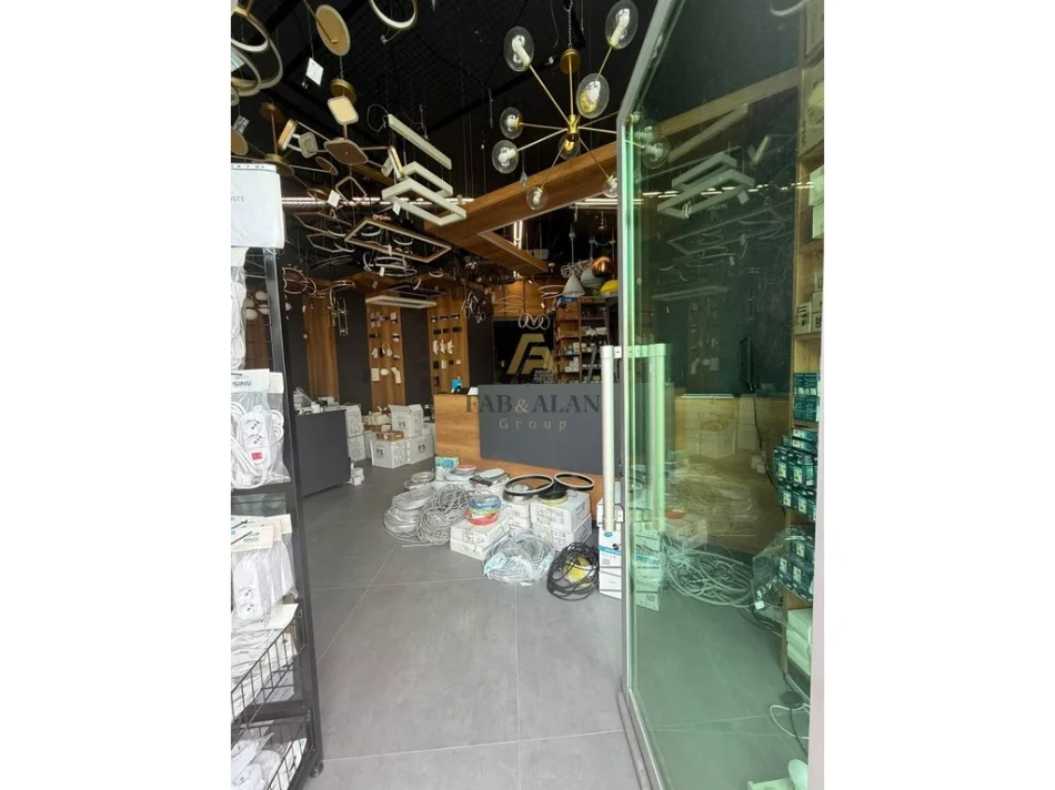 Tirane, Commercial Space for Sale, 77 m² 340,000 € (Ali Demi)