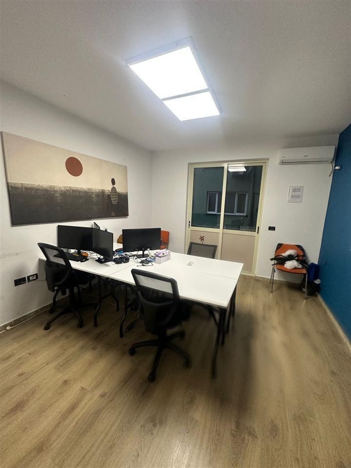 Ufficio in affitto – Bllok, Tirana