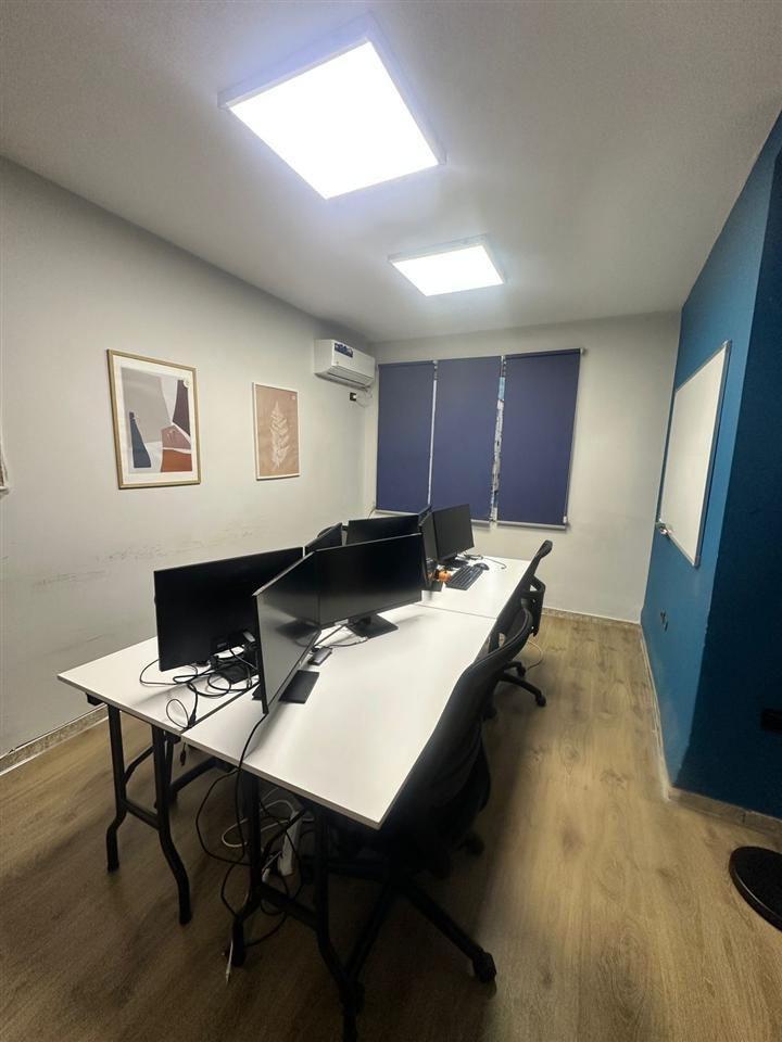 Ufficio in affitto – Bllok, Tirana