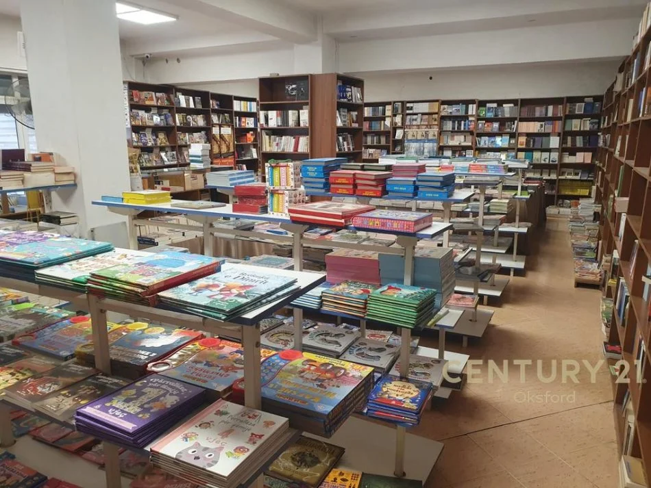 Tirane, vendo attività commerciale Piano 0, 127 m² 360.000 €
