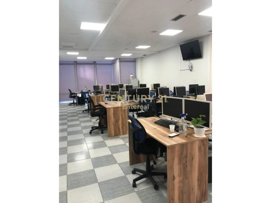 Tirane, shitet ambjent biznesi Kati 1, 200 m² 570.000 €
