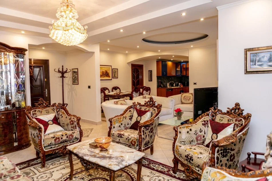 Tirane, jepet me qera 3+1 Kati 1, 127 m² 1.200 €