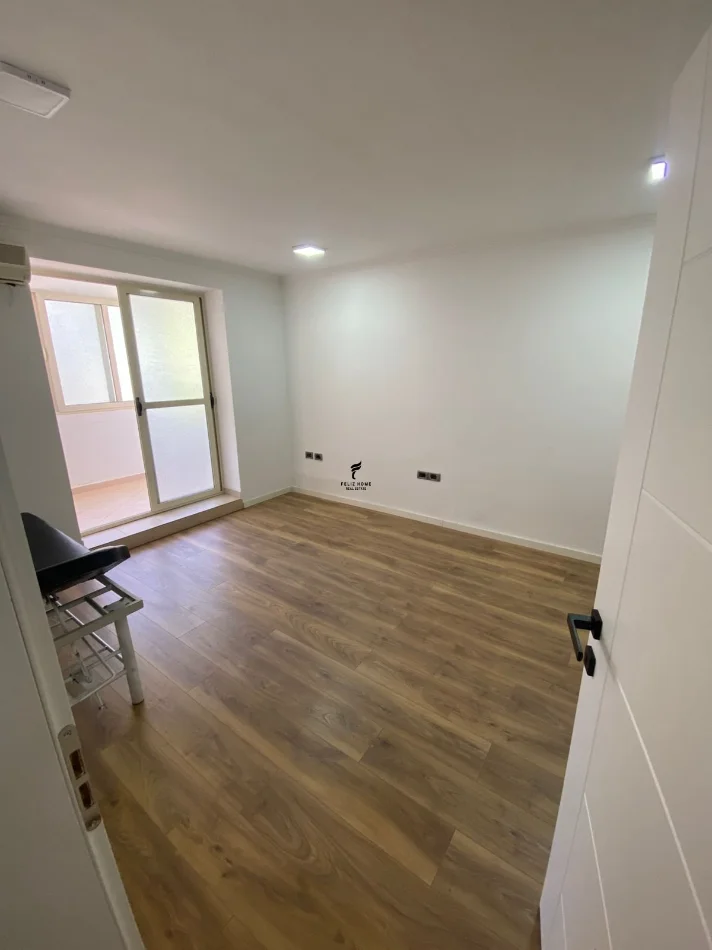 Tirane, affitto ufficio Kati 1, 80 m² 800 € (VIA KAVAJES)