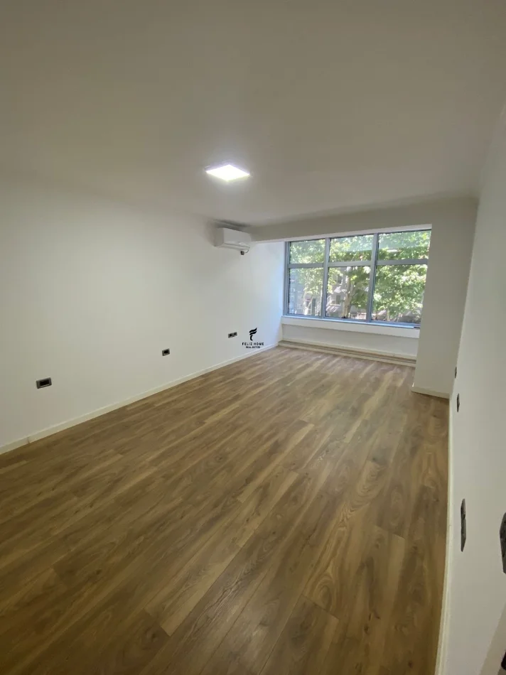 Tirane, affitto ufficio Kati 1, 80 m² 800 € (VIA KAVAJES)