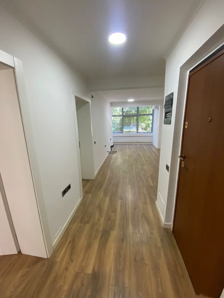 Tirane, affitto ufficio Kati 1, 80 m² 800 € (VIA KAVAJES)