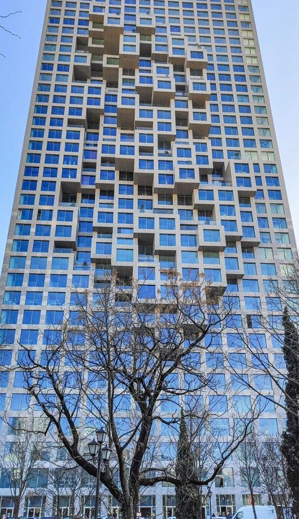 ZYRE ME QERA 1569 M2 DOWNTOWN 40.000 EURO
