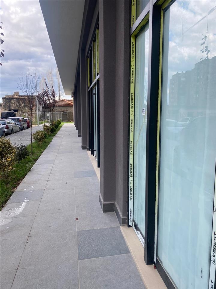 JEPET ME QIRA AMBIENT KOMERCIAL 150M², RRUGA 5 MAJI!