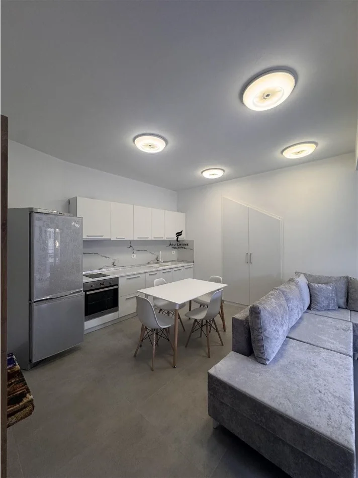 Tirana, affitto appartamento 2+1 Piano 3, 80 m² 800 € (CODRA E DIELLIT)
