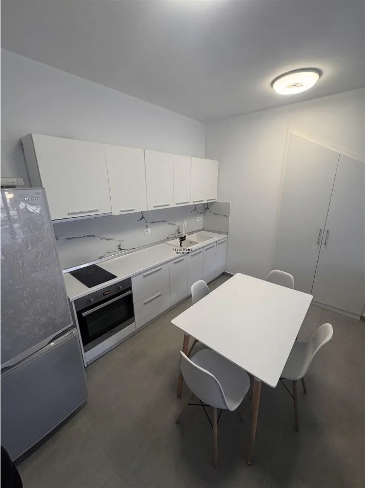 Tirana, affitto appartamento 2+1 Piano 3, 80 m² 800 € (CODRA E DIELLIT)