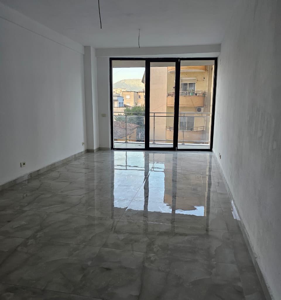 🏢 Jepet me qira ambient zyre – Rr. Mine Peza, Tiranë ✨
