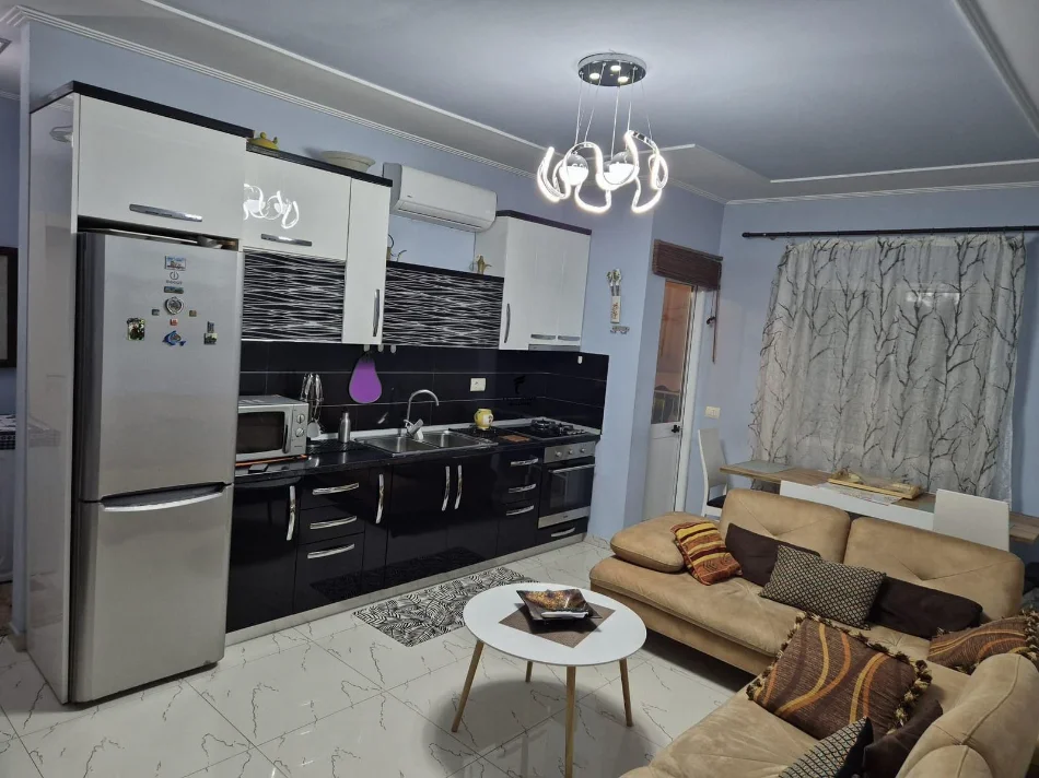Tirane, affitto appartamento 2+1 Piano 6, 650 € (ALI DEMI)