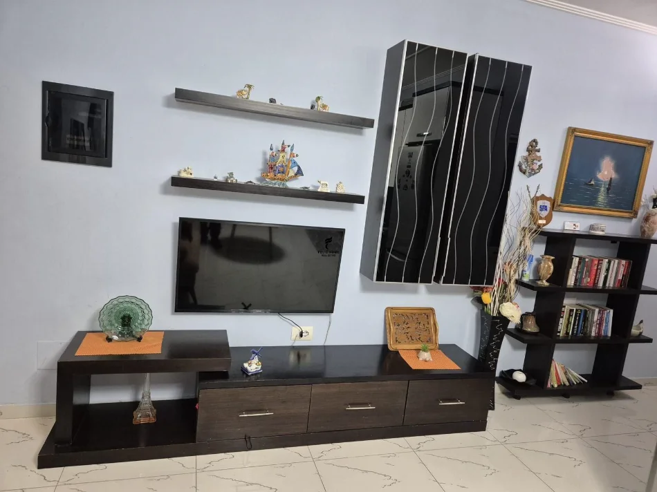 Tirane, affitto appartamento 2+1 Piano 6, 650 € (ALI DEMI)