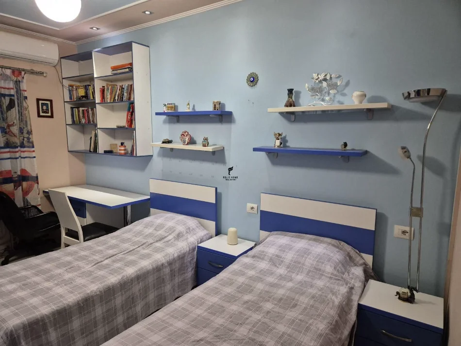 Tirane, affitto appartamento 2+1 Piano 6, 650 € (ALI DEMI)