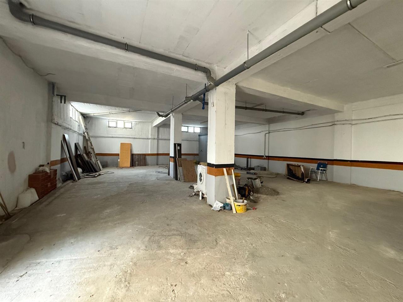 Shop and Warehouse for Rent - 400 m2 - Casa Italia 1,400 Euro