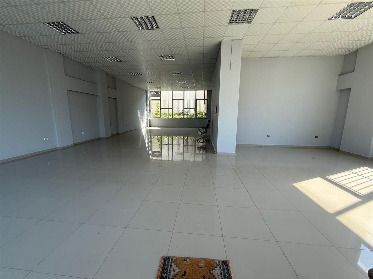 DYQAN DHE MAGAZINE ME QERA 400 M2 CASA ITALIA 1.400 EURO