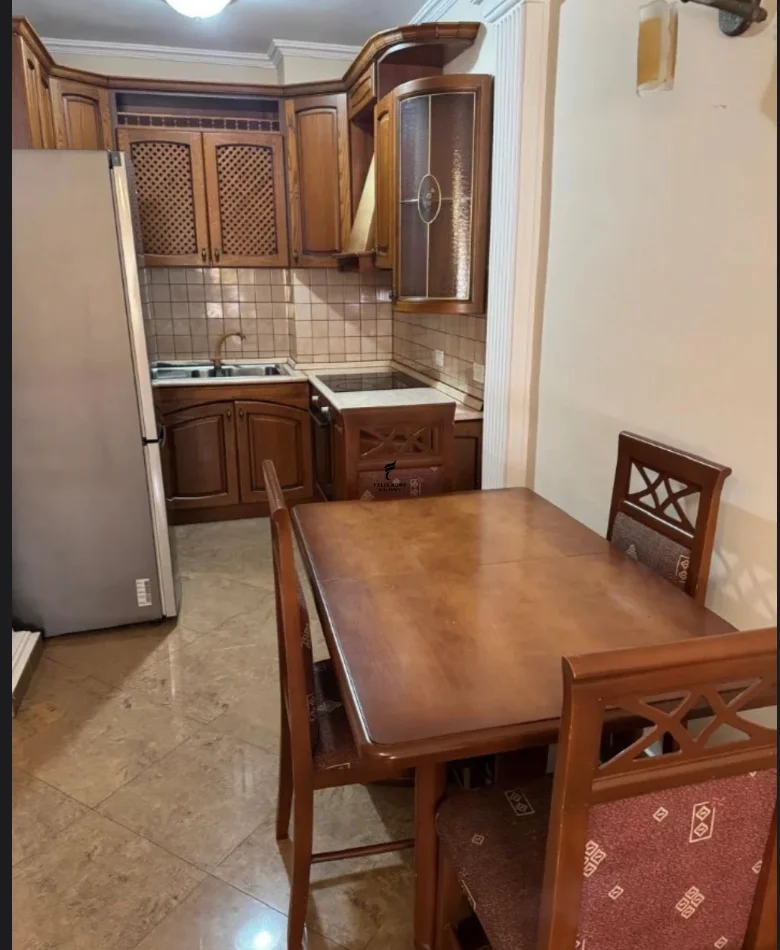 Tirana, affitto appartamento 1+1 al piano 8, 65 m², 600 € (Piazza Willson)