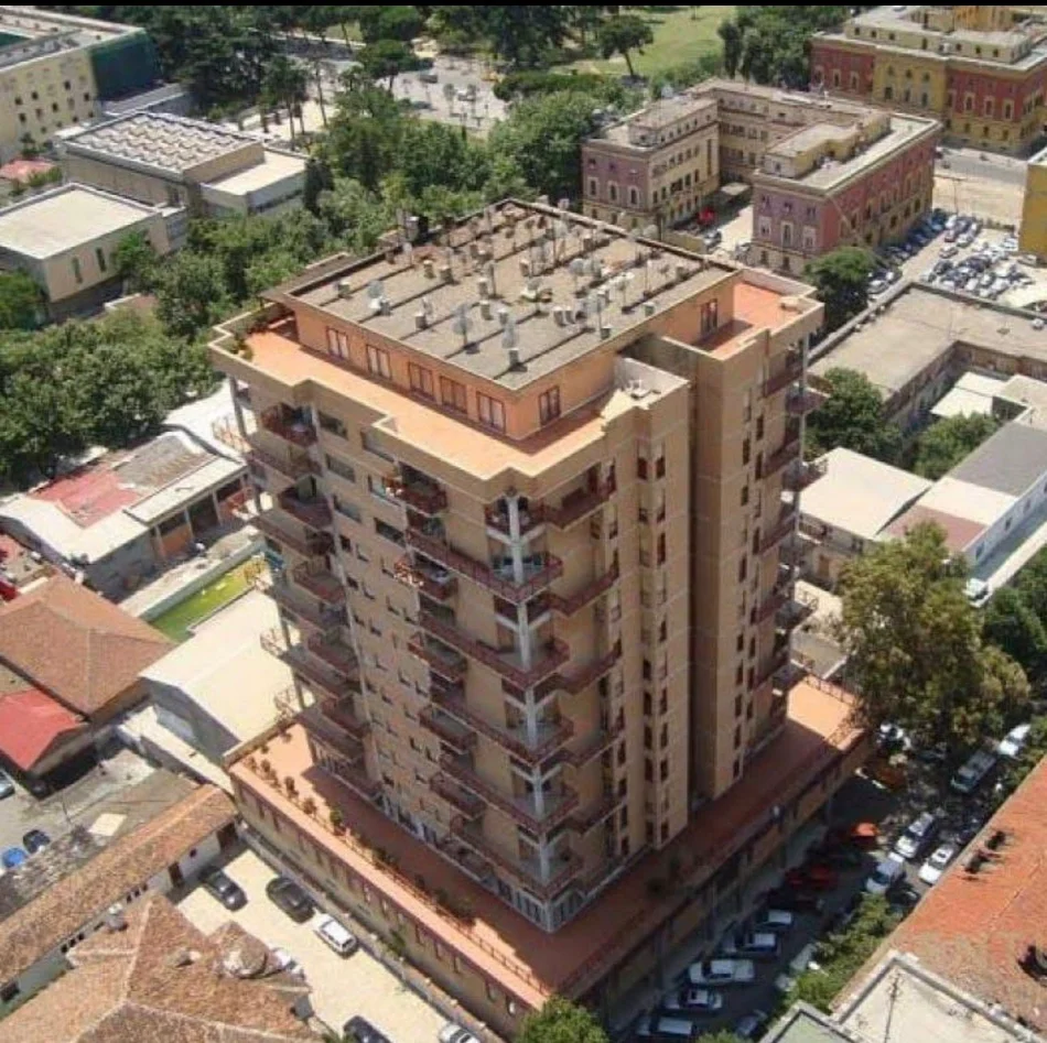 Tirane, ufficio in vendita Kati 0, 49 m² 330.000 € (Piazza Skenderbej)