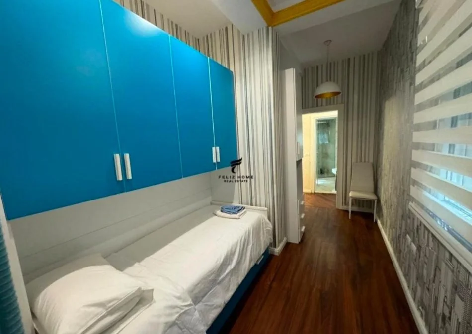 Tirana, affitto appartamento 2+1 Piano 1, 130 m² 80.000 LEKE (LIQUIDO DI TETTO)