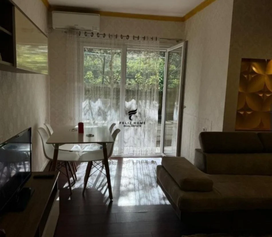 Tirana, affitto appartamento 2+1 Piano 1, 130 m² 80.000 LEKE (LIQUIDO DI TETTO)