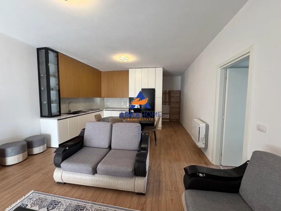 Appartamento 2+1 in affitto con cortile "Paskuqan" 50.000 LEKE