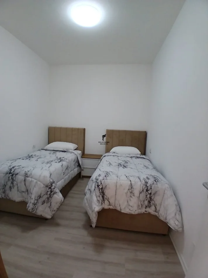 Tirane, affitto appartamento 2+1 al piano 4, 75 m² a 900 € (ZOGU I ZI)