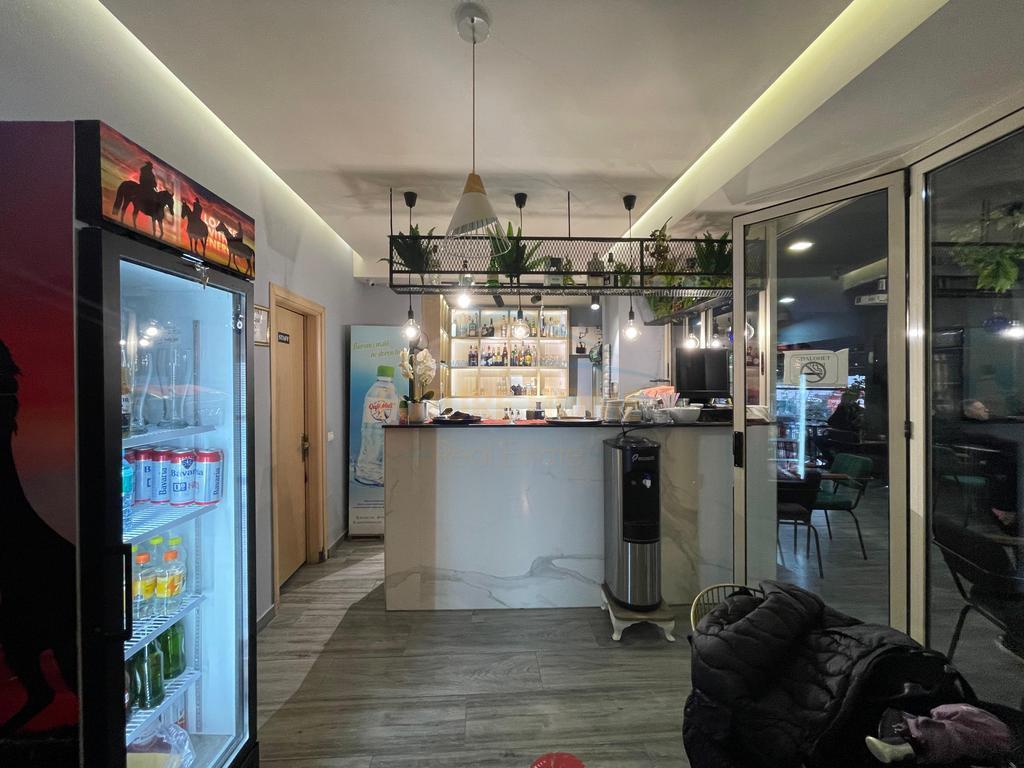 0692268458 Vend Commerciale, Bar-Caffè, Via Hysen Gjura