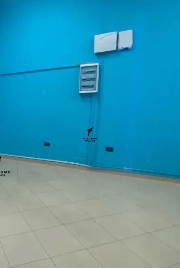 Shop with 160 m2 Floor Area, Building with Elevator, 250,000 LEK FH-649