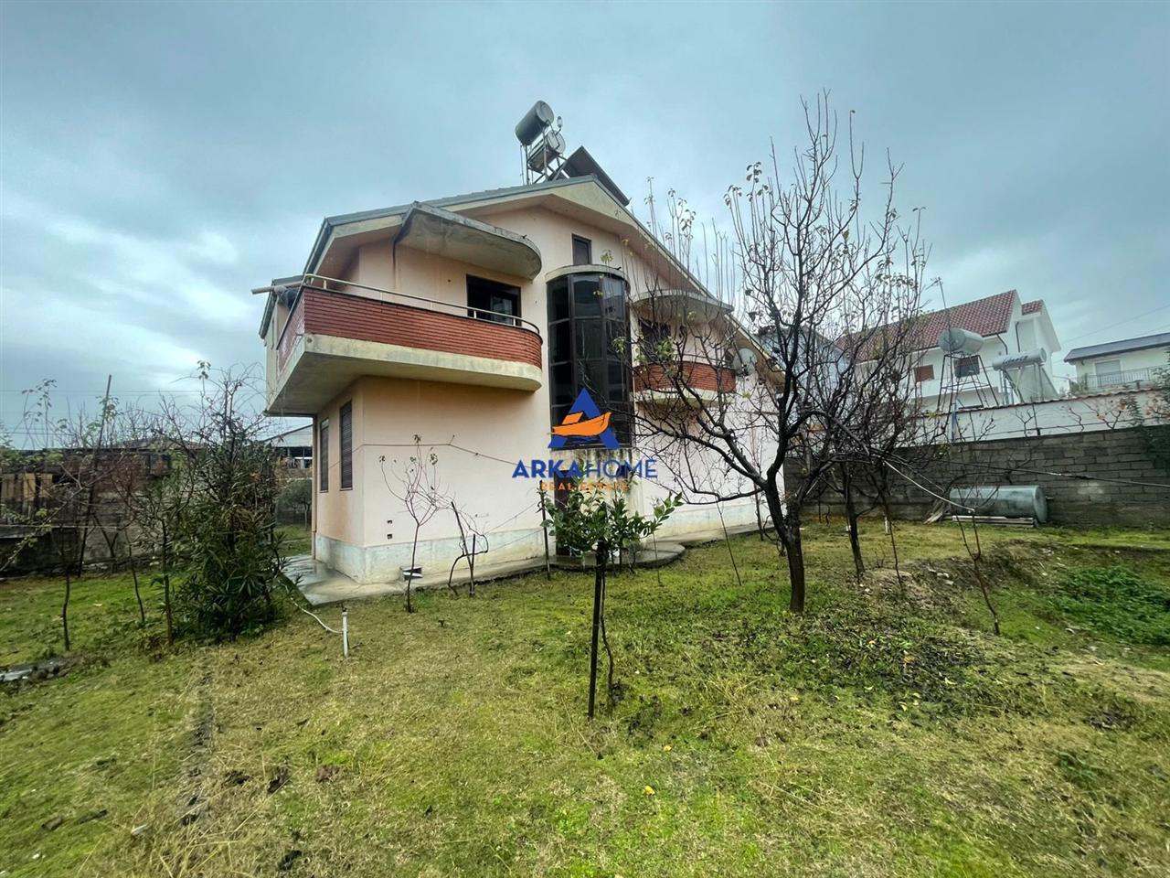 VILË 2-KATSHE ME QERA + GARSONIERE "KTHESA E KAMZES,LAPRAKE"