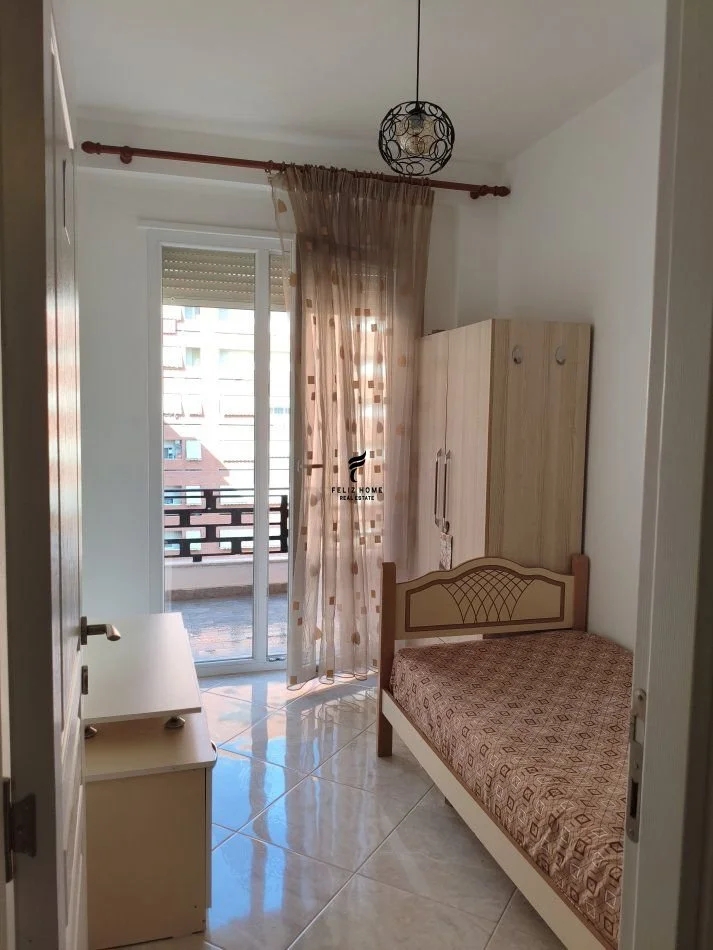 Tirane, affitto appartamento 2+1 al settimo piano, 80 m², 500 € (VIA BEDRI KARAPICI)