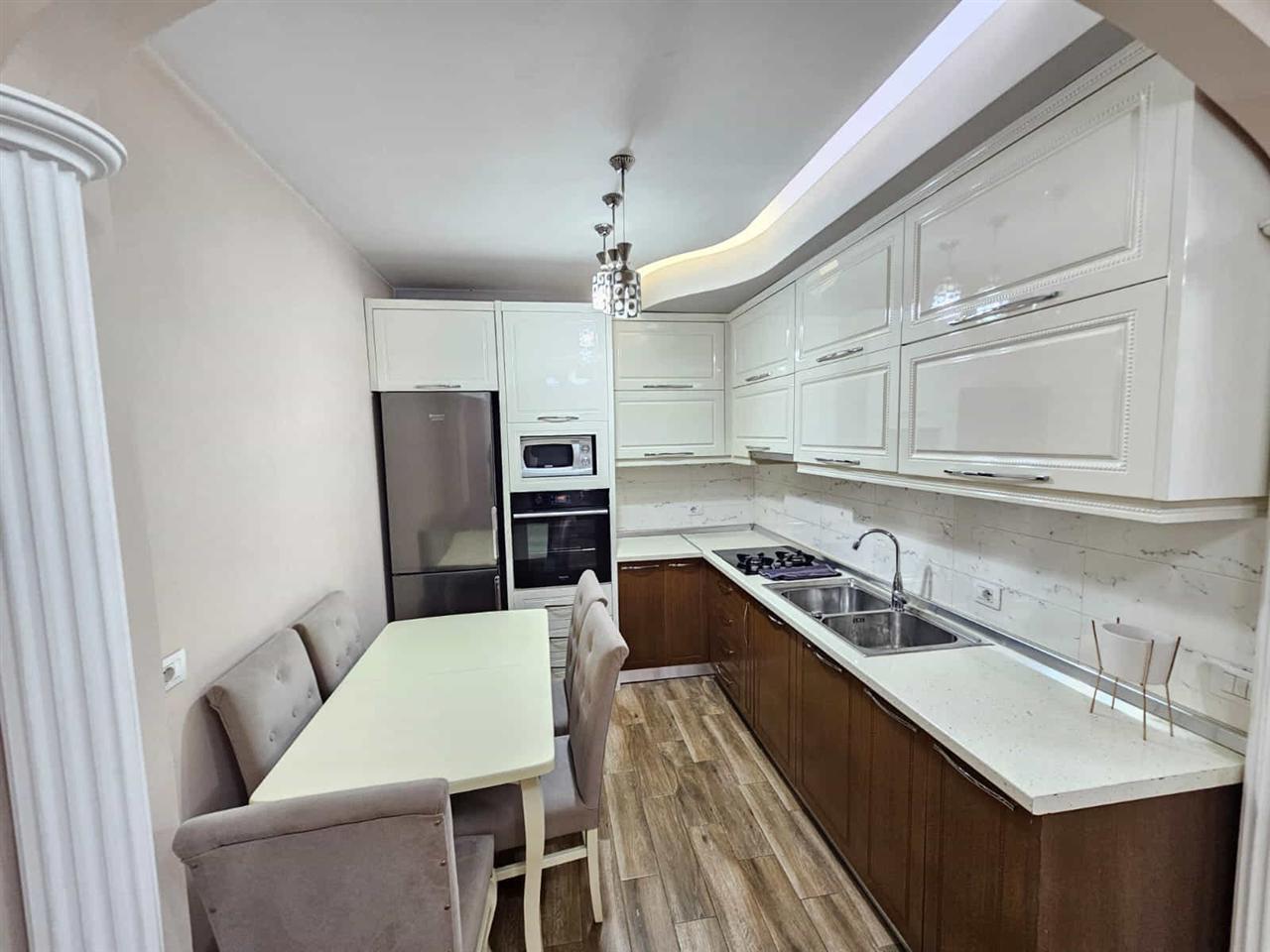 Apartament Me qera 1+1 Tek Shkolla E Kuqe (ID B2101366) Tira