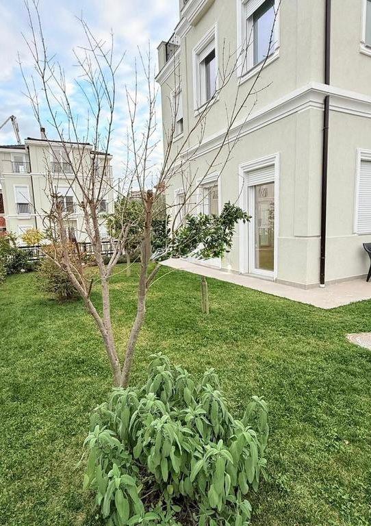 🏡 JEPET ME QIRA VILË MODERNE PRANË TEG – 2,500 €/MUAJ