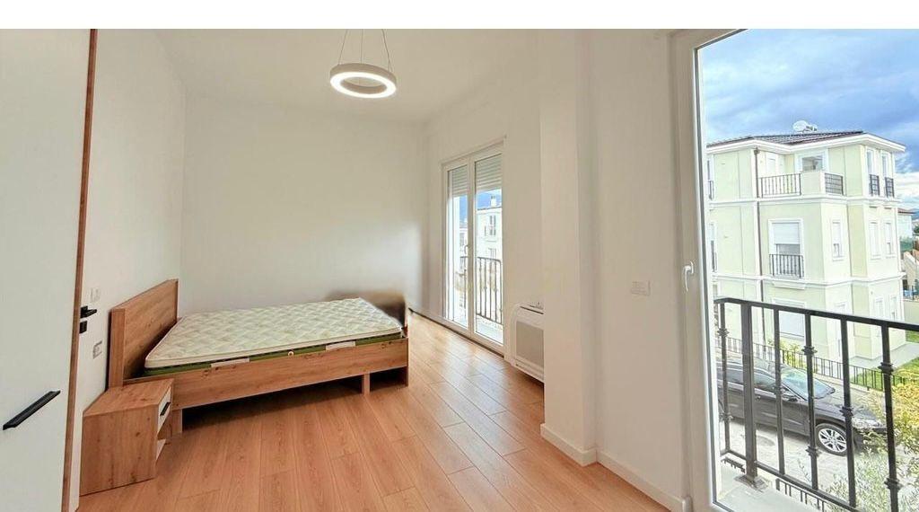 đĄ JEPET ME QIRA VILĂ MODERNE PRANĂ TEG â 2,500 âŹ/MUAJ
