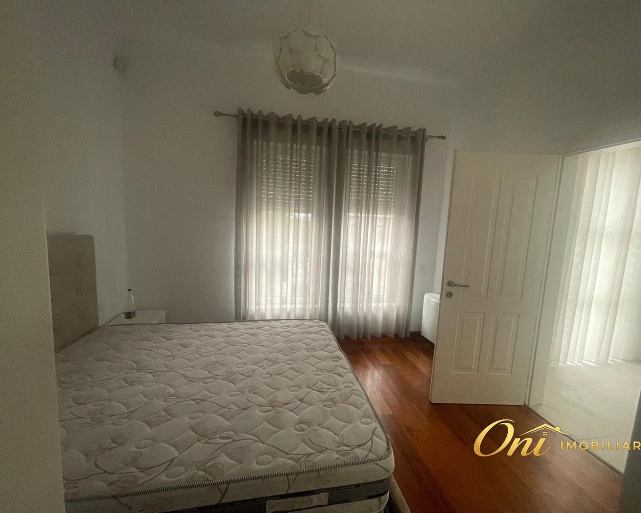 Vila in affitto con cortile di 2 piani vicino TEG