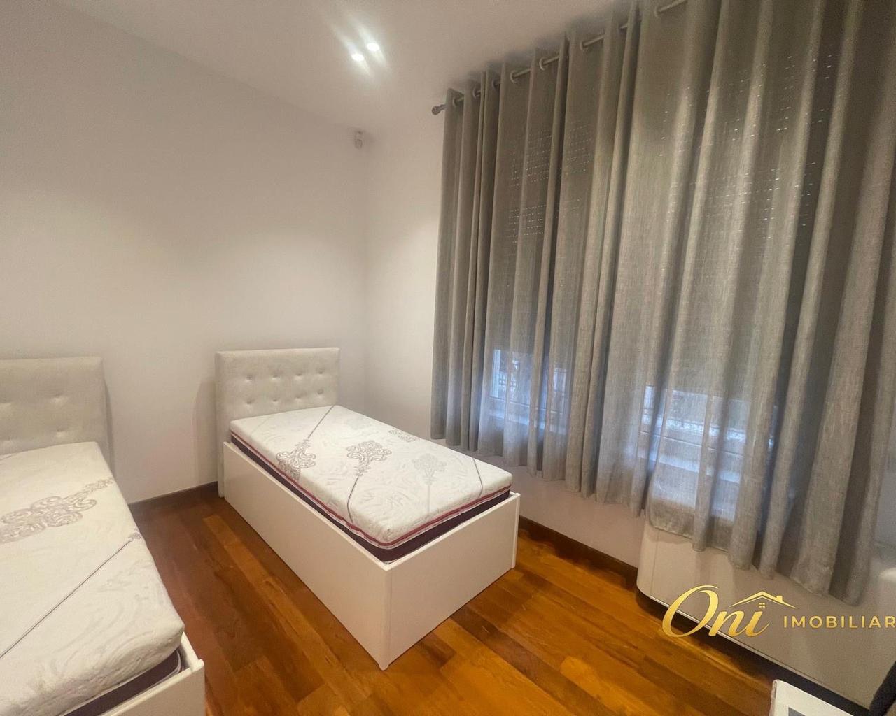 Vila in affitto con cortile di 2 piani vicino TEG