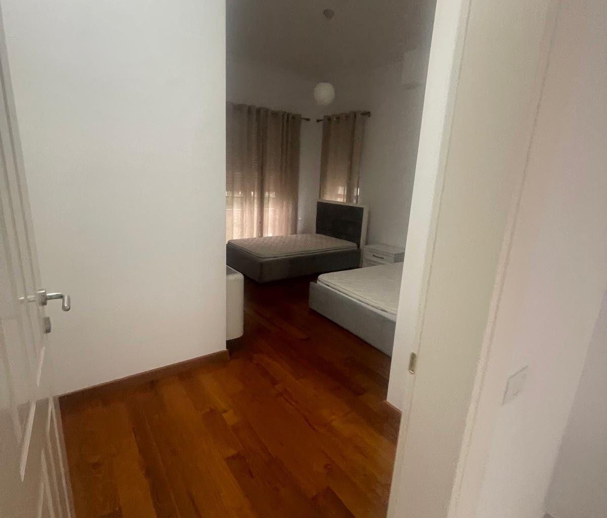 Vila in affitto con cortile di 2 piani vicino TEG