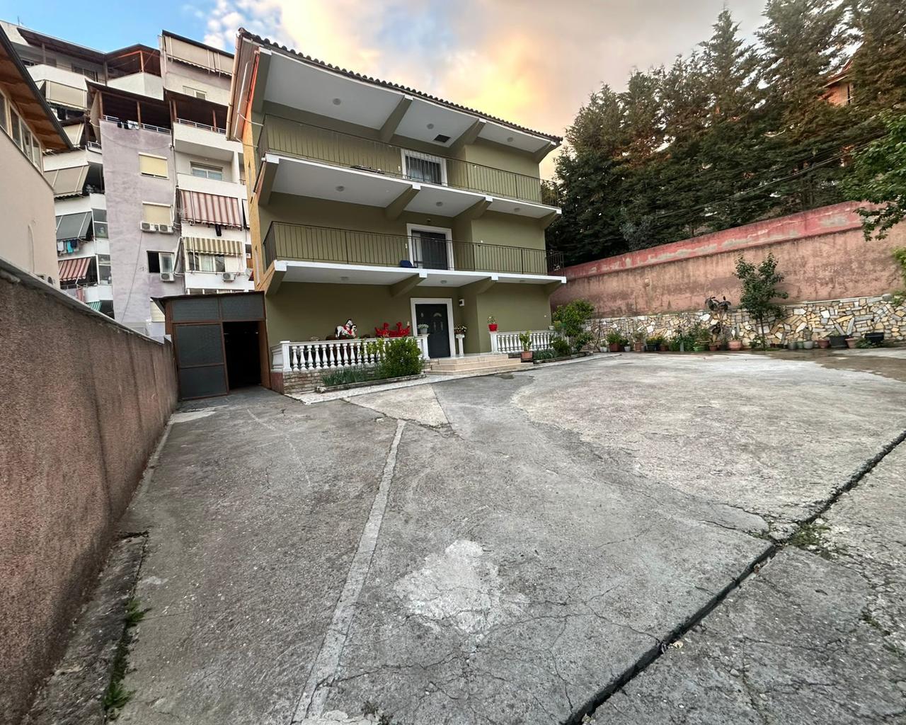 JEPET ME QERA VILE 3 KATE 310M2 FRESK