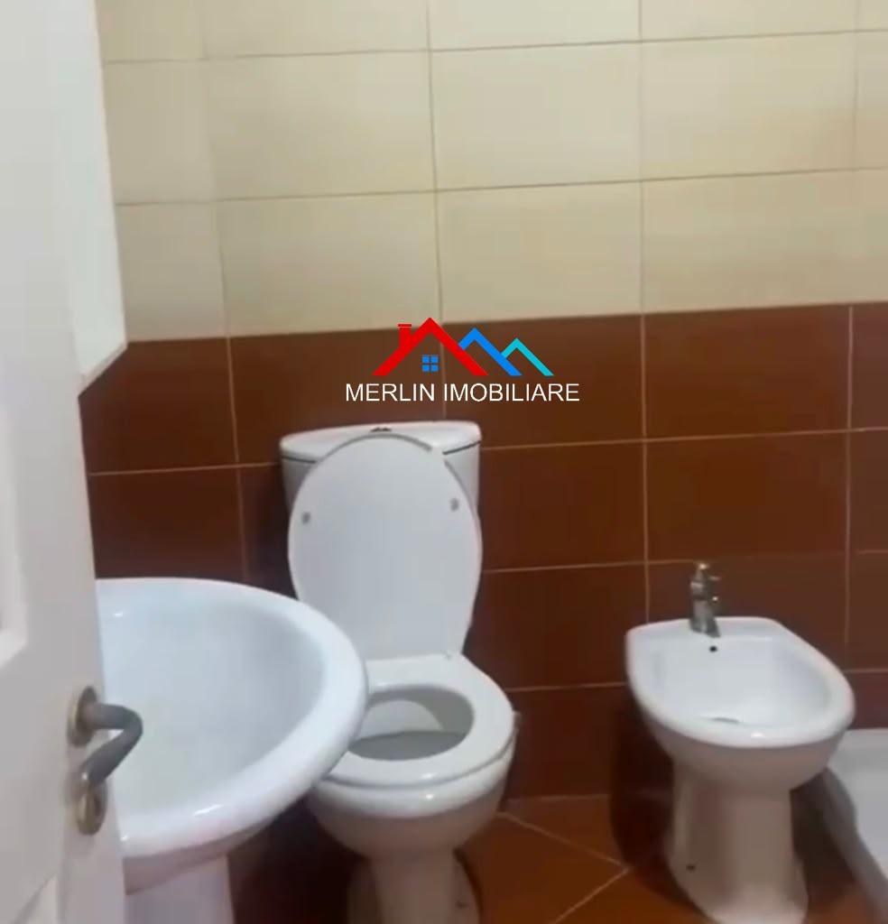 AFFITTO UFFICIO CON VETRATA VICINO BULEVARDI ZHAN DARK