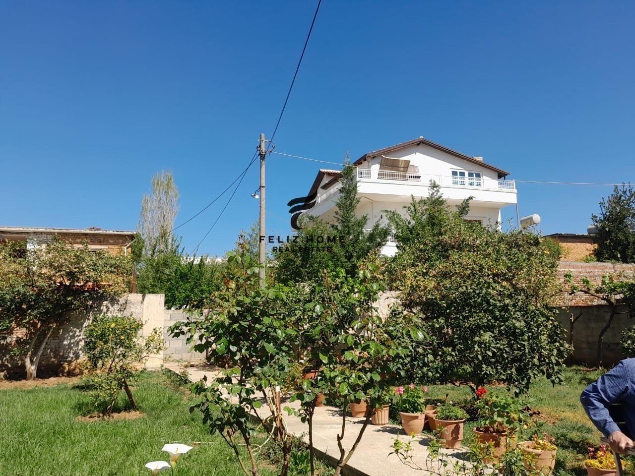 VILLA WITH 500 m2 YARD, CINEMA STUDIO 1,500 EURO