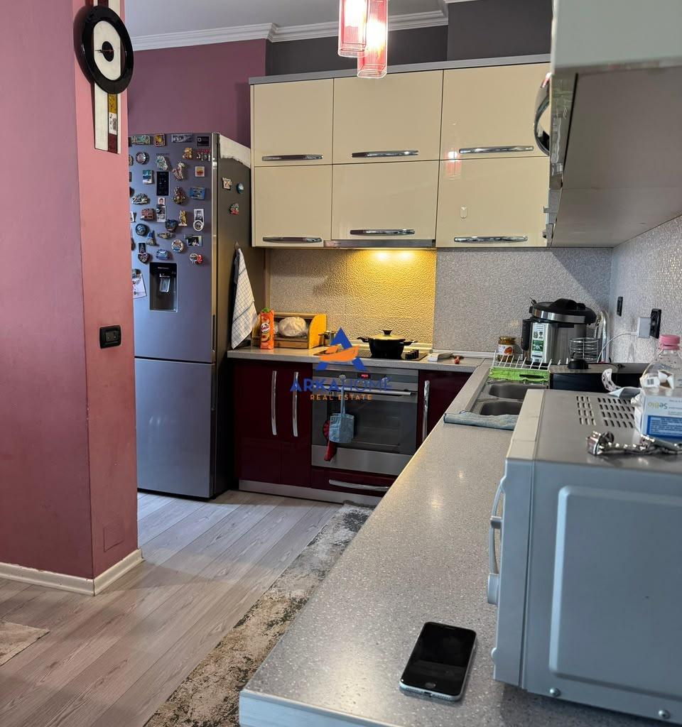 JEPET ME QERA APARTAMENT 3+1+BALLKON "TE KOMPLEKSI DELIJORGJ